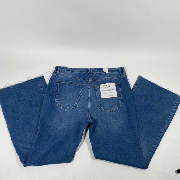 GOOD AMERICAN Denim 'Good Legs Flare' Jeans - Picture 3 of 5